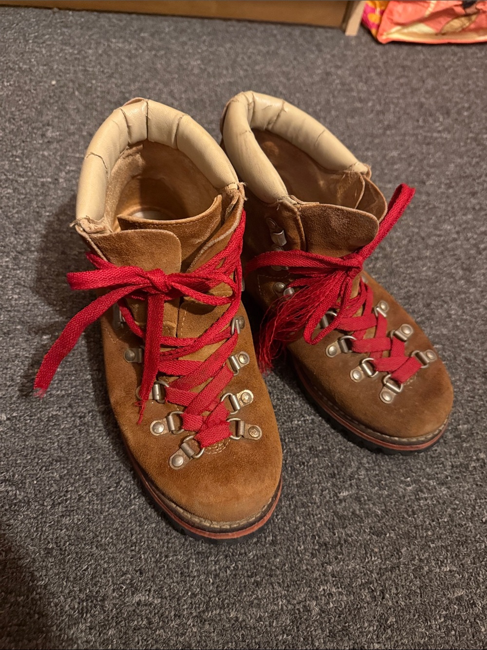 Vintage red lace D-ring hiking boots, leather vibram sole